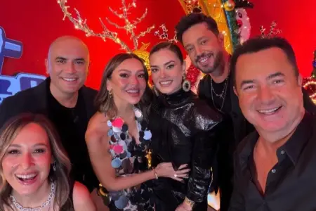 Acundan “O ses Türkiye” münsifləri ilə selfi