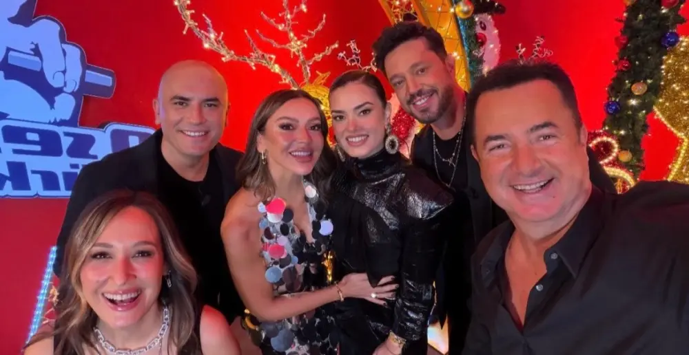 Acundan “O ses Türkiye” münsifləri ilə selfi