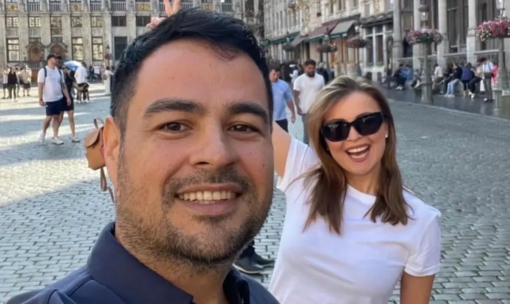 “Səni sevirəm, ad günün mübarək”