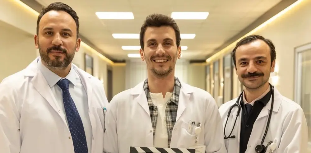 “Doktor başka hayatta” serialının ilk afişaları paylaşıldı