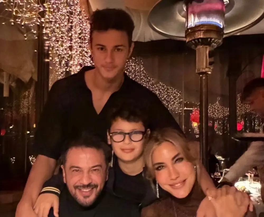 10 il əvvəl boşanan cütlük yenidən bir yerdə