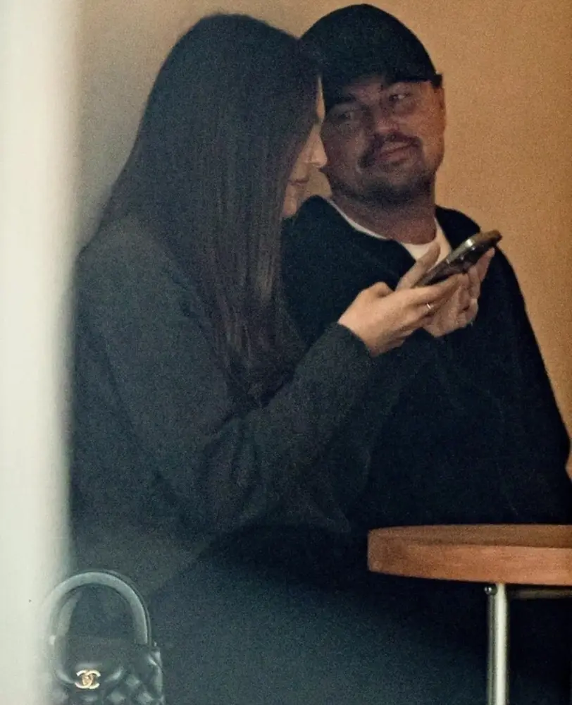 51 yaşlı Leonardo 27 yaşlı sevgilisi ilə