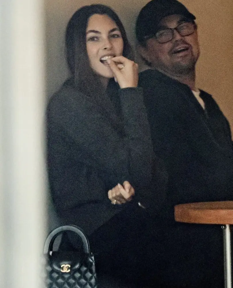 51 yaşlı Leonardo 27 yaşlı sevgilisi ilə