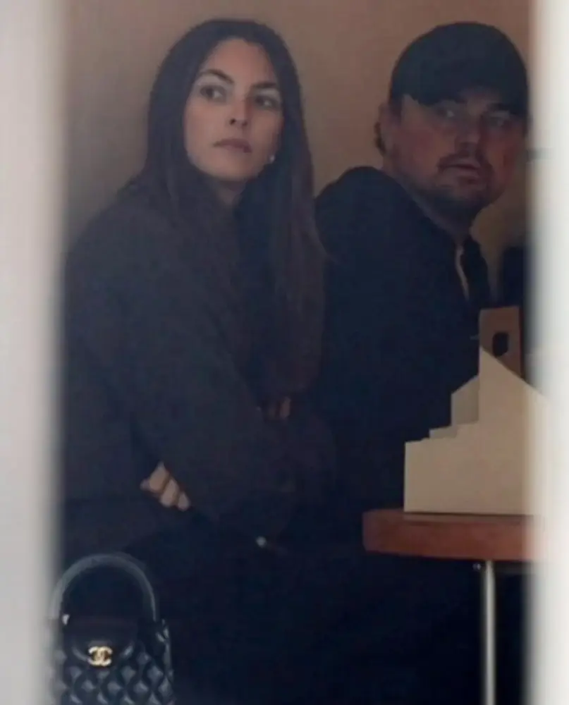 51 yaşlı Leonardo 27 yaşlı sevgilisi ilə