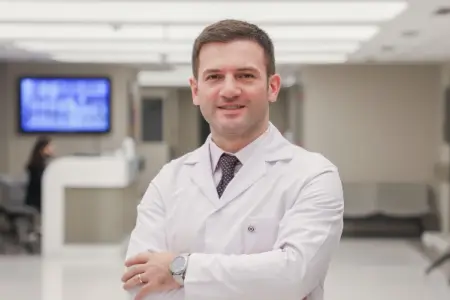 Əməkdar artistin əməliyyatdan sonra bədəni çürüyür?