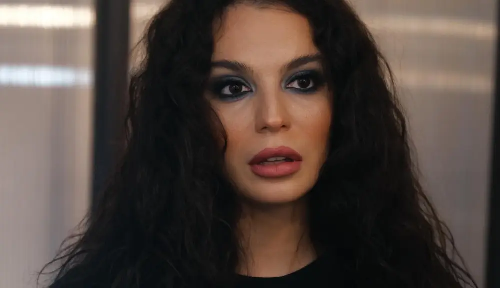 Tamaşada başına qapı düşdü