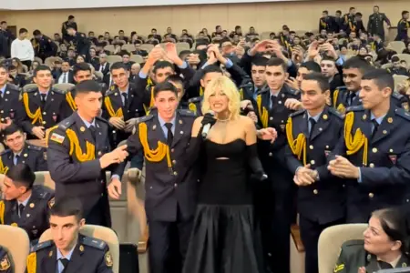 Röya Ayxan Hərbi Liseydə konsert verdi