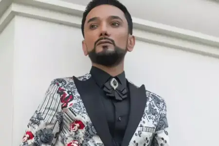 “Abrın olsun, küçə adamı kimi danışma”