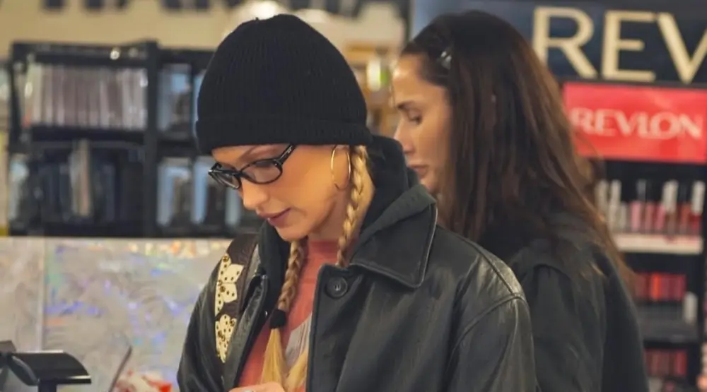 Bella alış-verişdə görüntüləndi