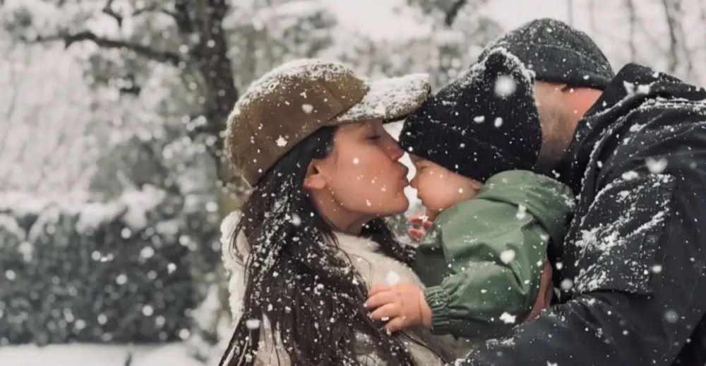 Kaanın Pınar və oğulları ilə paylaşımı 