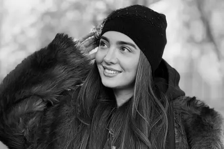 “Həqiqi xoşbəxtlik təbəssümü üzümüzün ən gözəl bəzəyidir”