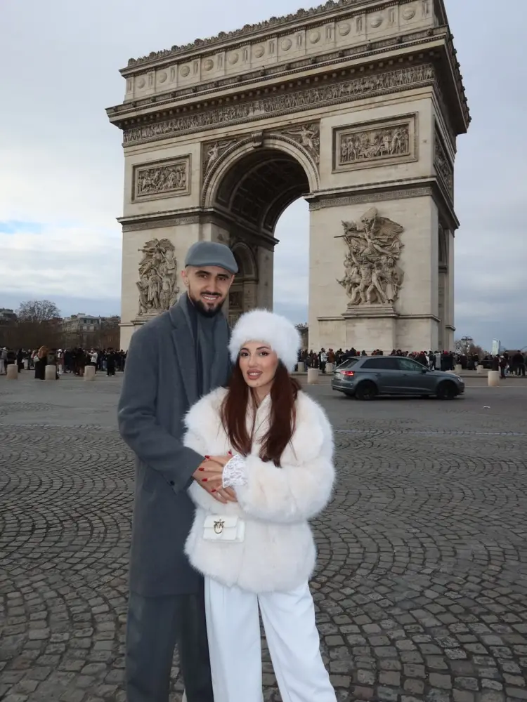 Toral Bayramov xanımı ilə Parisdə…