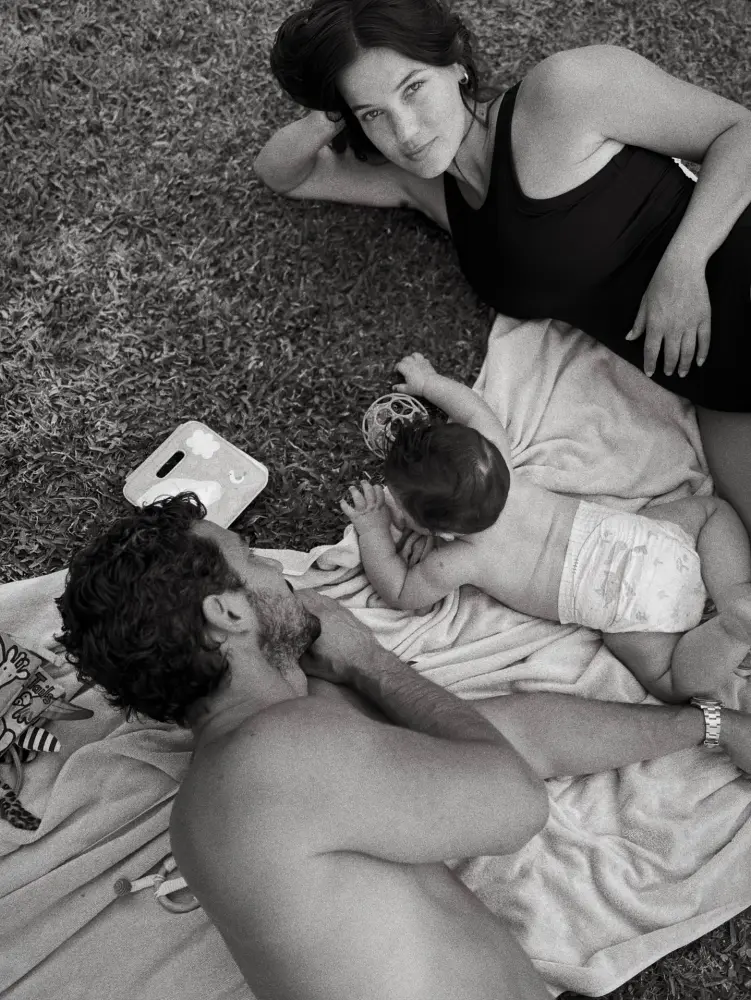 Ana olduqdan sonra ekranlardan uzaqlaşmışdılar...