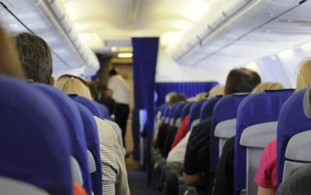 AZAL-ın təyyarəsinə girmək istədi, insident oldu - Rəsmi açıqlama