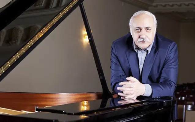 Eldar Mansurov 70 il əvvəl - Foto