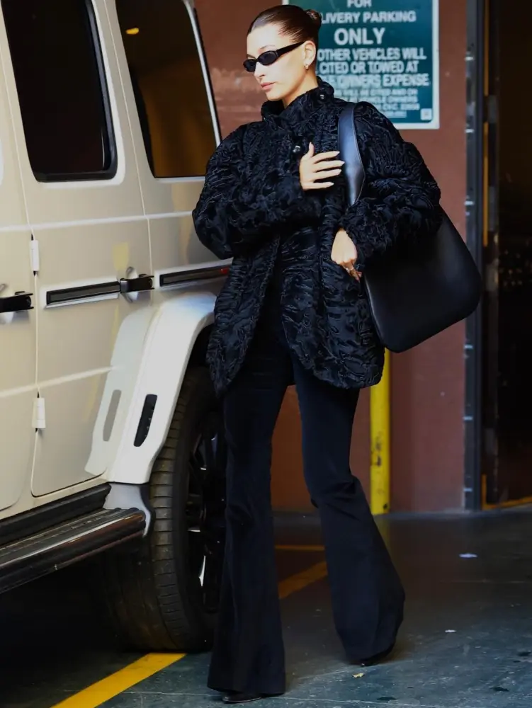 Heyli Biber küçədə belə görüntüləndi