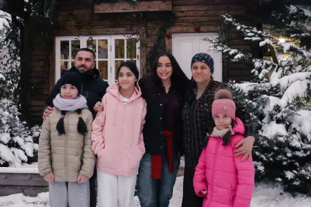 Leyla Əliyeva qızı ilə “Kənd həyatı”nın çəkilişində 