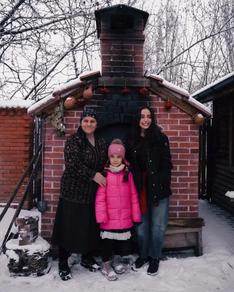 Leyla Əliyeva qızı ilə “Kənd həyatı”nın çəkilişində 