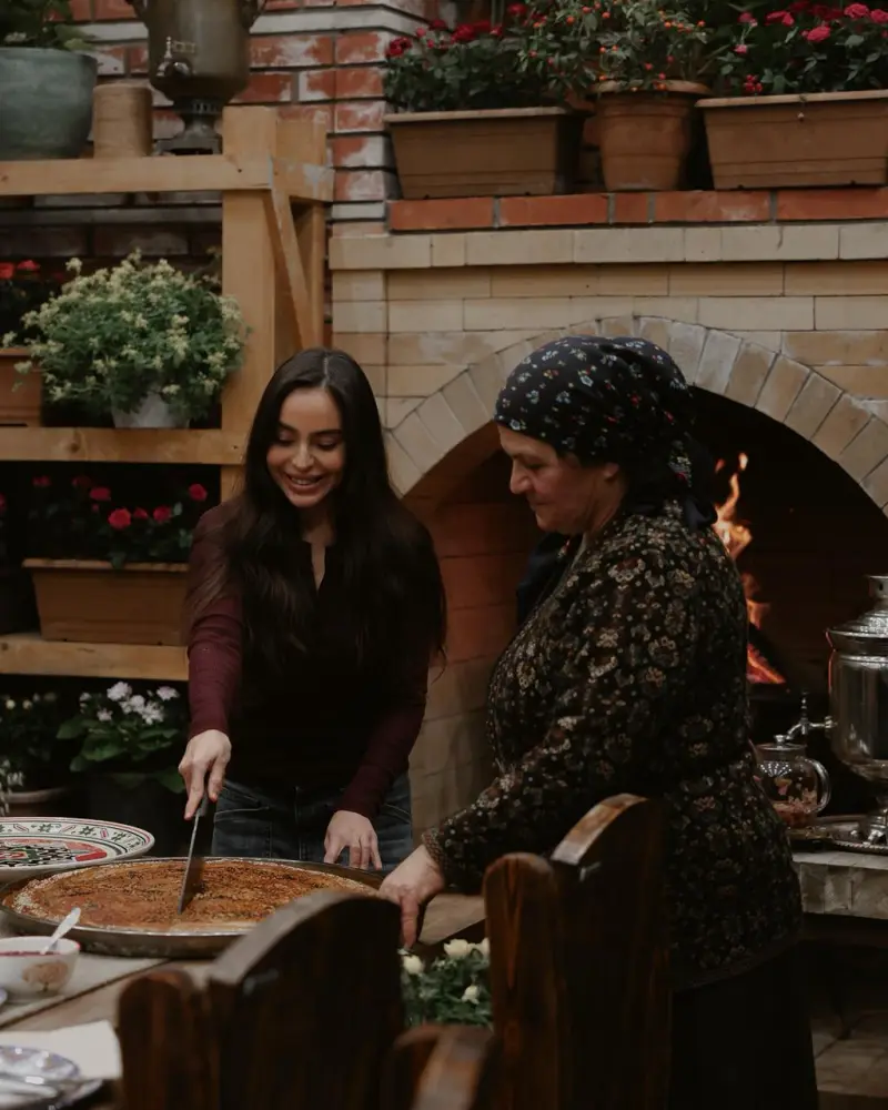 Leyla Əliyeva qızı ilə “Kənd həyatı”nın çəkilişində 