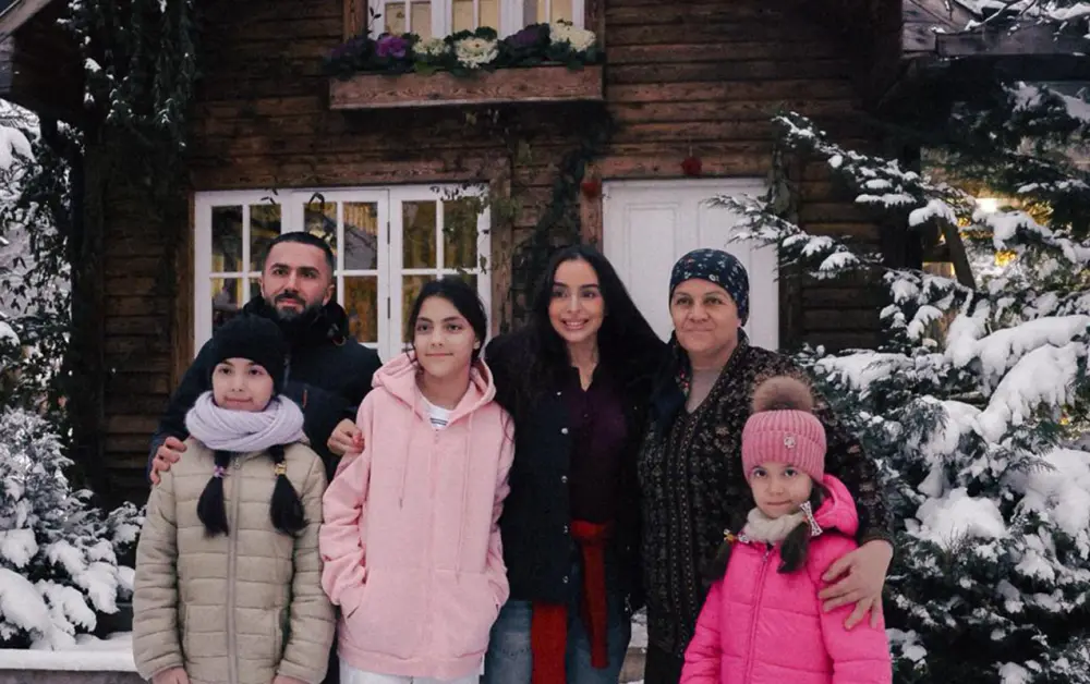 Leyla Əliyeva qızı ilə “Kənd həyatı”nın çəkilişində 