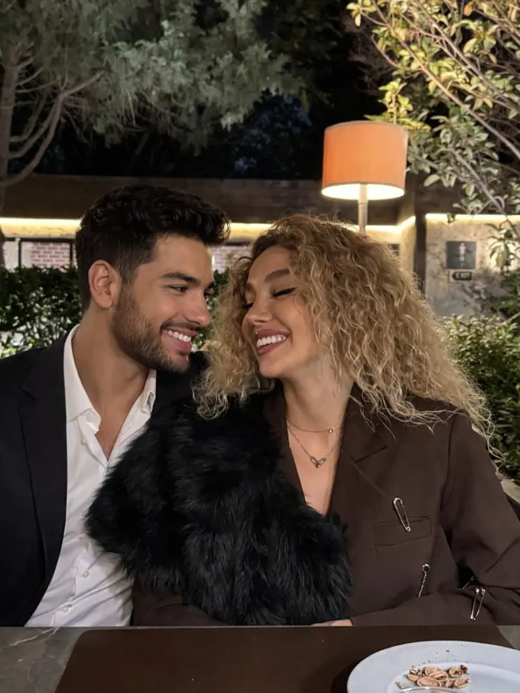 Üzel bu fotosuna aydınlıq gətirdi