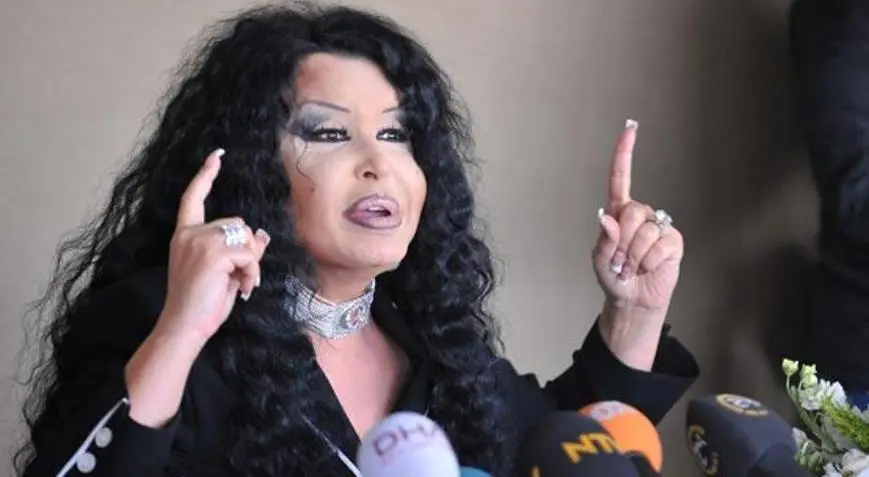 Onu yaxından çəkən jurnalistə qışqırdı