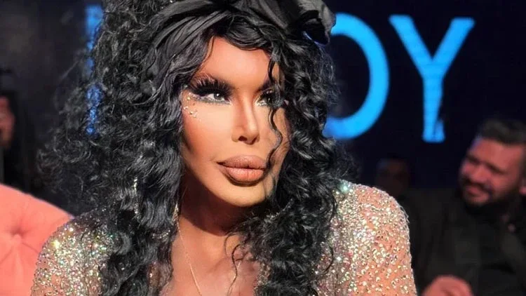 Onu yaxından çəkən jurnalistə qışqırdı