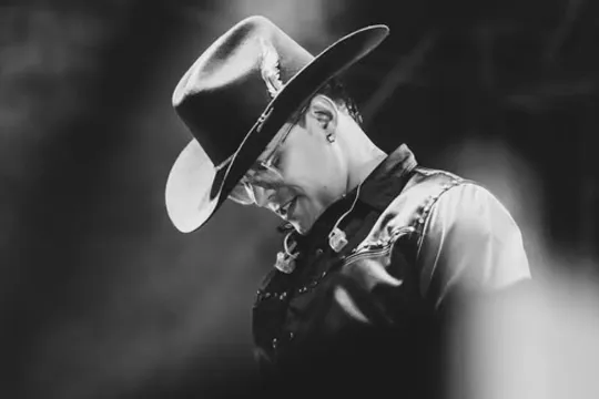 Məşhur müğənni təyyarə qəzasında həlak oldu - Öləcəyini yuxuda görübmüş