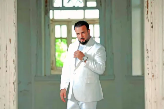 Elnur “Sevmədim səndən başqa”nı təqdim etdi