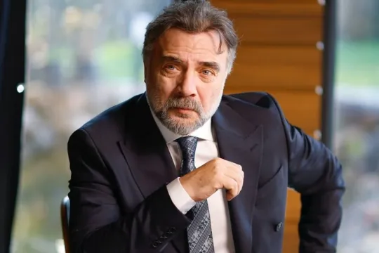 “Alnım açıq, başım dikdir” 