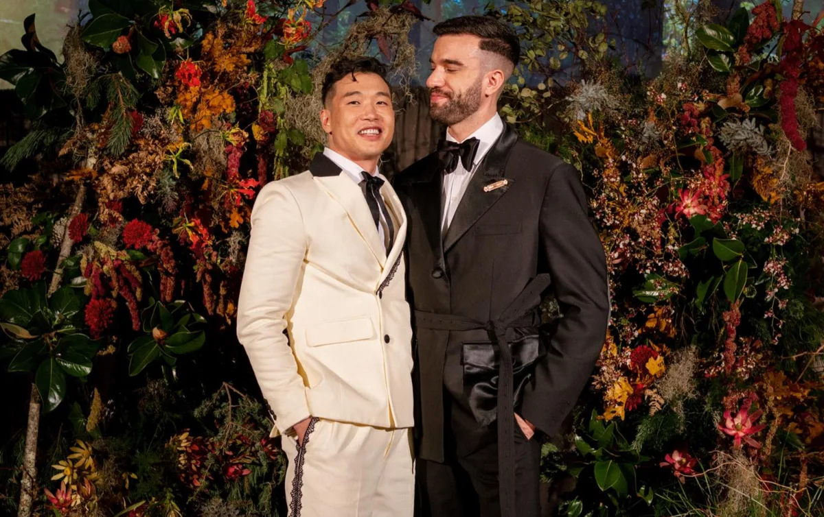 37 yaşlı aktyor həmcinsi ilə evləndi