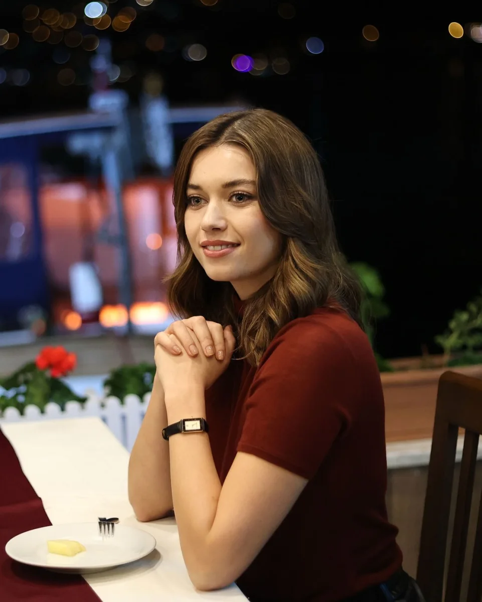 İlk bölümündə reytinqdə birinci oldu