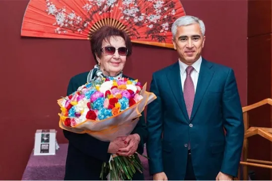 Anar Ələkbərov Əməkdar jurnalistin 90 illik yubileyini təbrik etdi