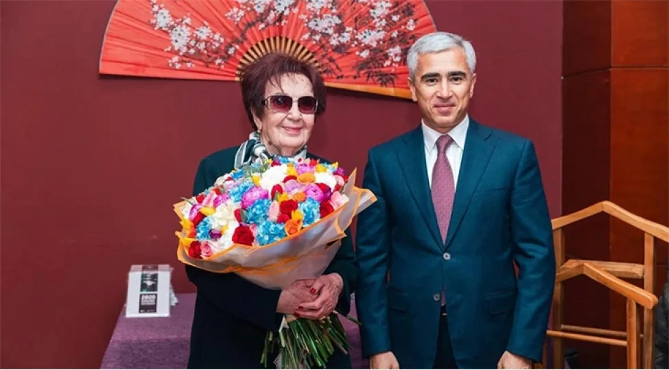 Anar Ələkbərov Əməkdar jurnalistin 90 illik yubileyini təbrik etdi