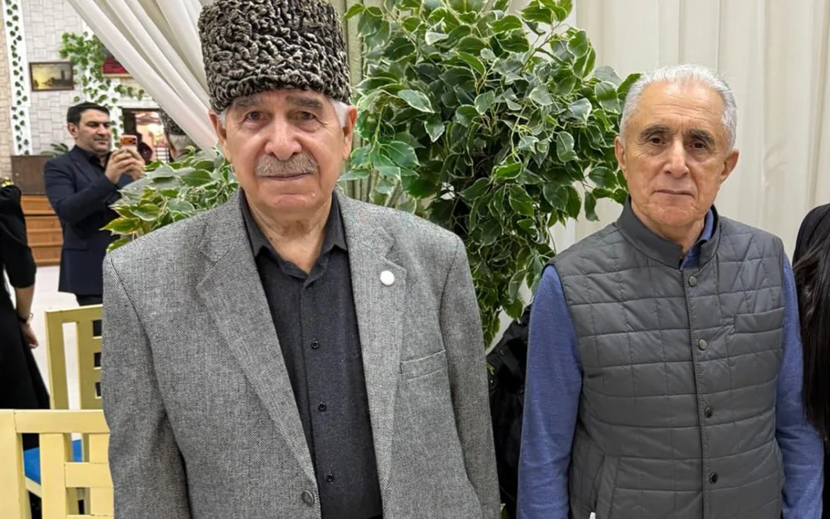 "Alim Qasımov yerdə düz oturmur"