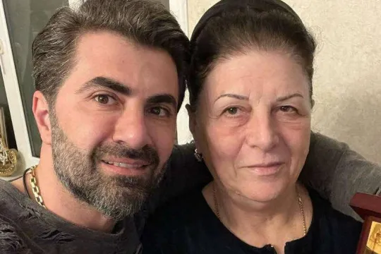 “Anam deyir, saçına rəng qoy”