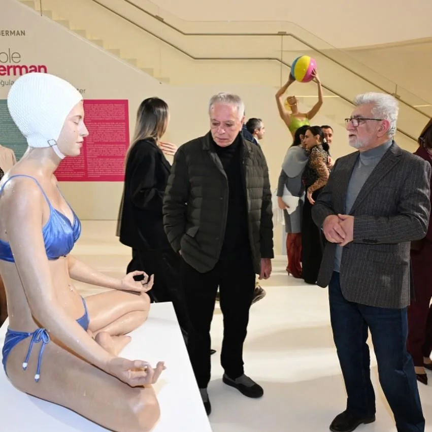 Prezidentin gəlini sərgidə - Fotolar