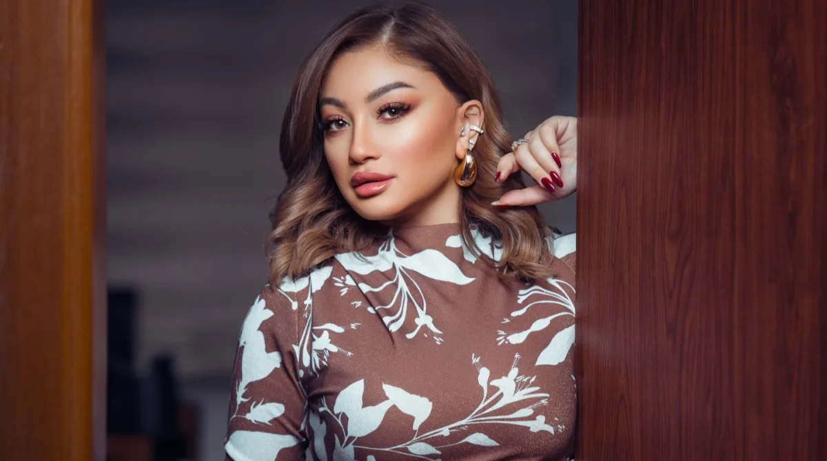 “Yox saydığım iki xanım aparıcı var“