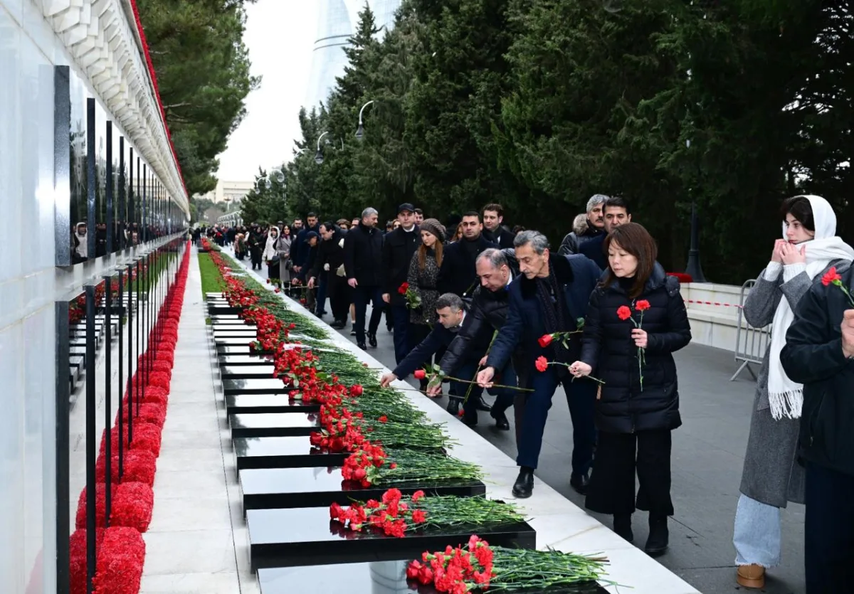 Mədəniyyət Nazirliyinin kollektivi 20 Yanvar şəhidlərinin xatirəsini yad edib