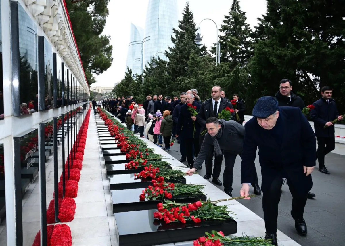 Mədəniyyət Nazirliyinin kollektivi 20 Yanvar şəhidlərinin xatirəsini yad edib