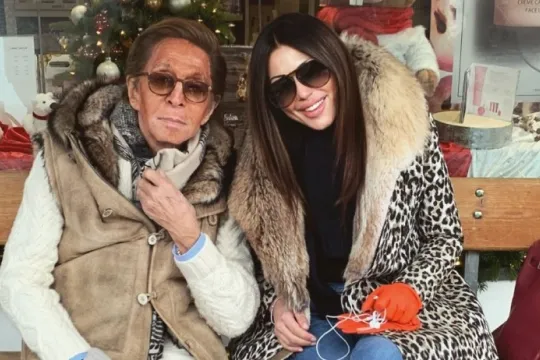 Azərbaycanlı model Valentino ilə fotosunu paylaşdı