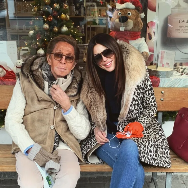 Azərbaycanlı model Valentino ilə fotosunu paylaşdı