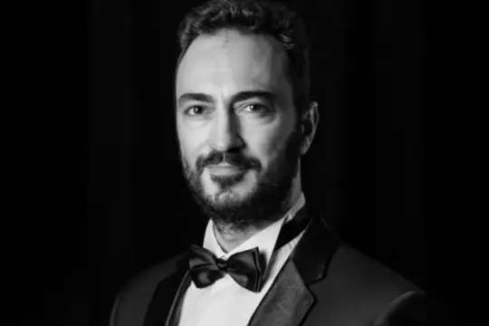 Balkondan yıxılan opera ifaçısı vəfat etdi