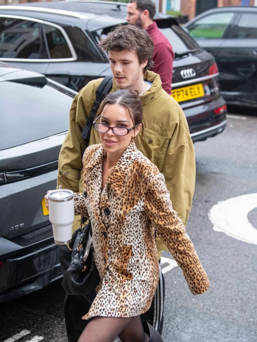 Kruz Bekhem 10 yaş böyük sevgilisi ilə görüntüləndi