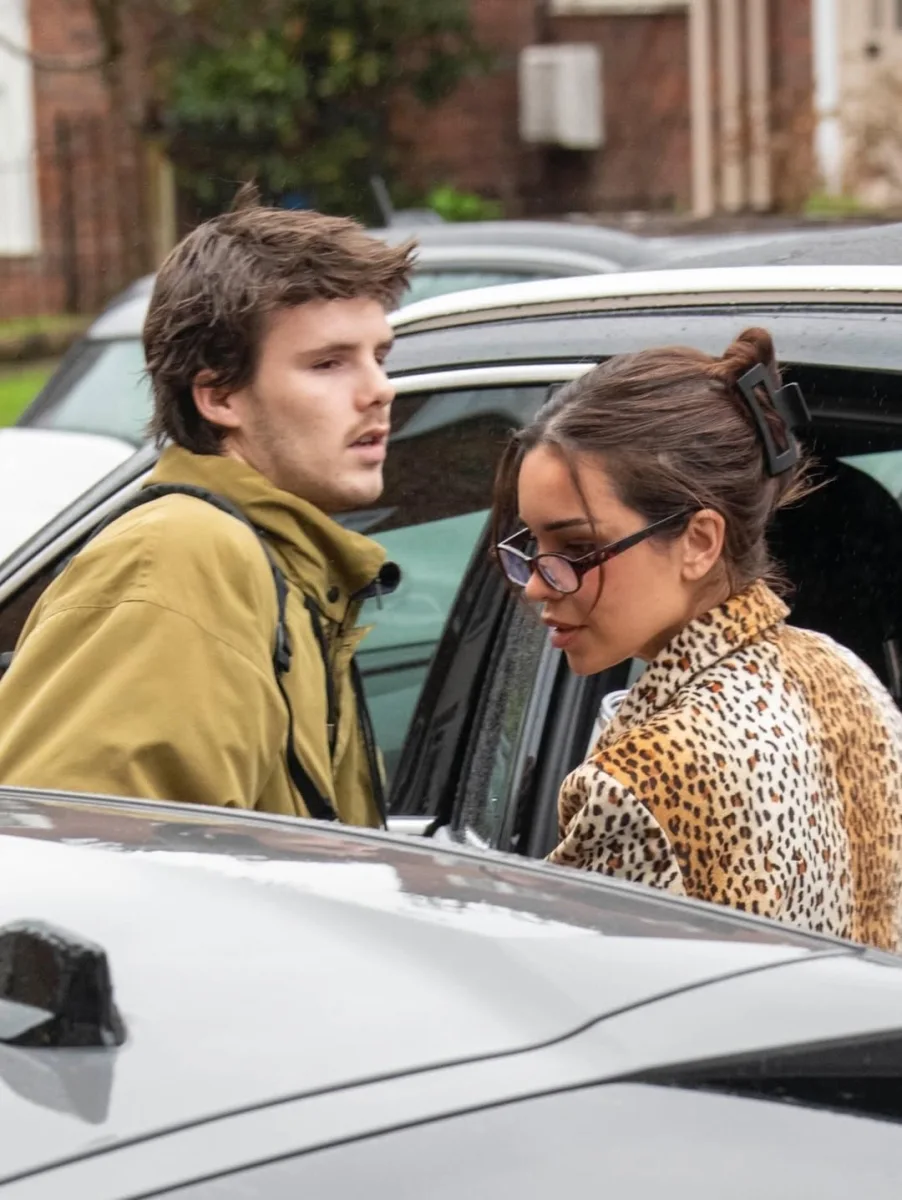 Kruz Bekhem 10 yaş böyük sevgilisi ilə görüntüləndi