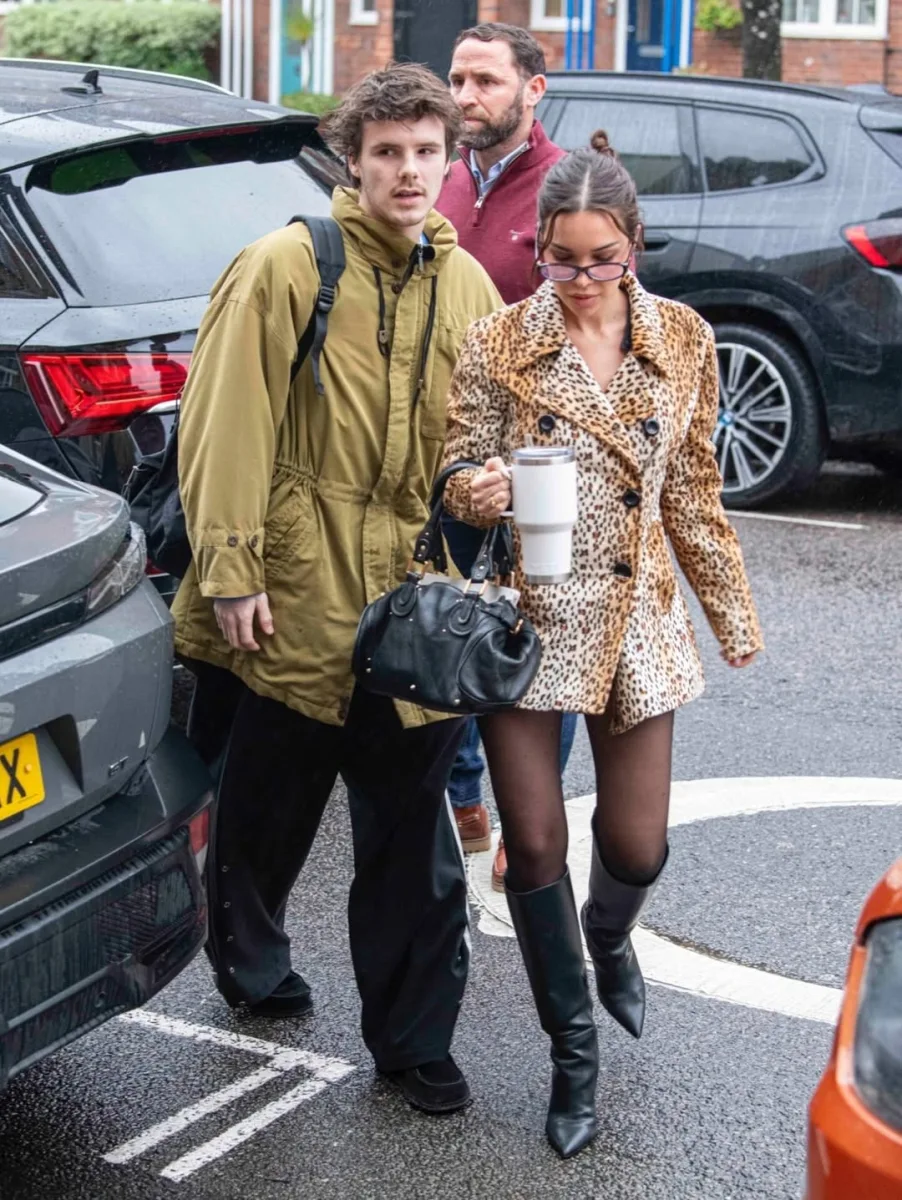 Kruz Bekhem 10 yaş böyük sevgilisi ilə görüntüləndi