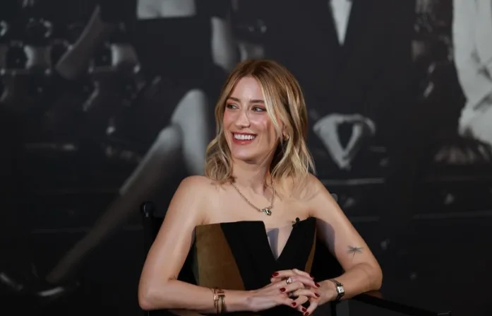 Gülşenin əlini öpdü, tənqid olundu