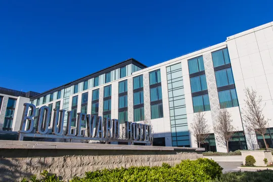 Bakıda məşhur hoteldə ofisiant öldürüldü - İş yoldaşı tutuldu