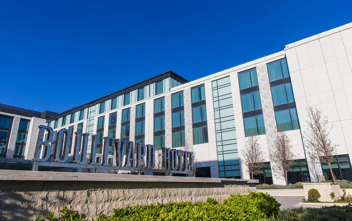 Bakıda məşhur hoteldə ofisiant öldürüldü - İş yoldaşı tutuldu