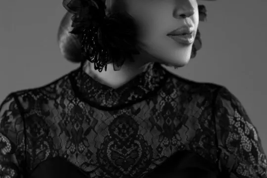 Rəqsanədən transparan geyimdə fotosessiya